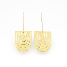 Vera Arch Earring · Brass