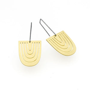 Vera Arch Earring · Brass